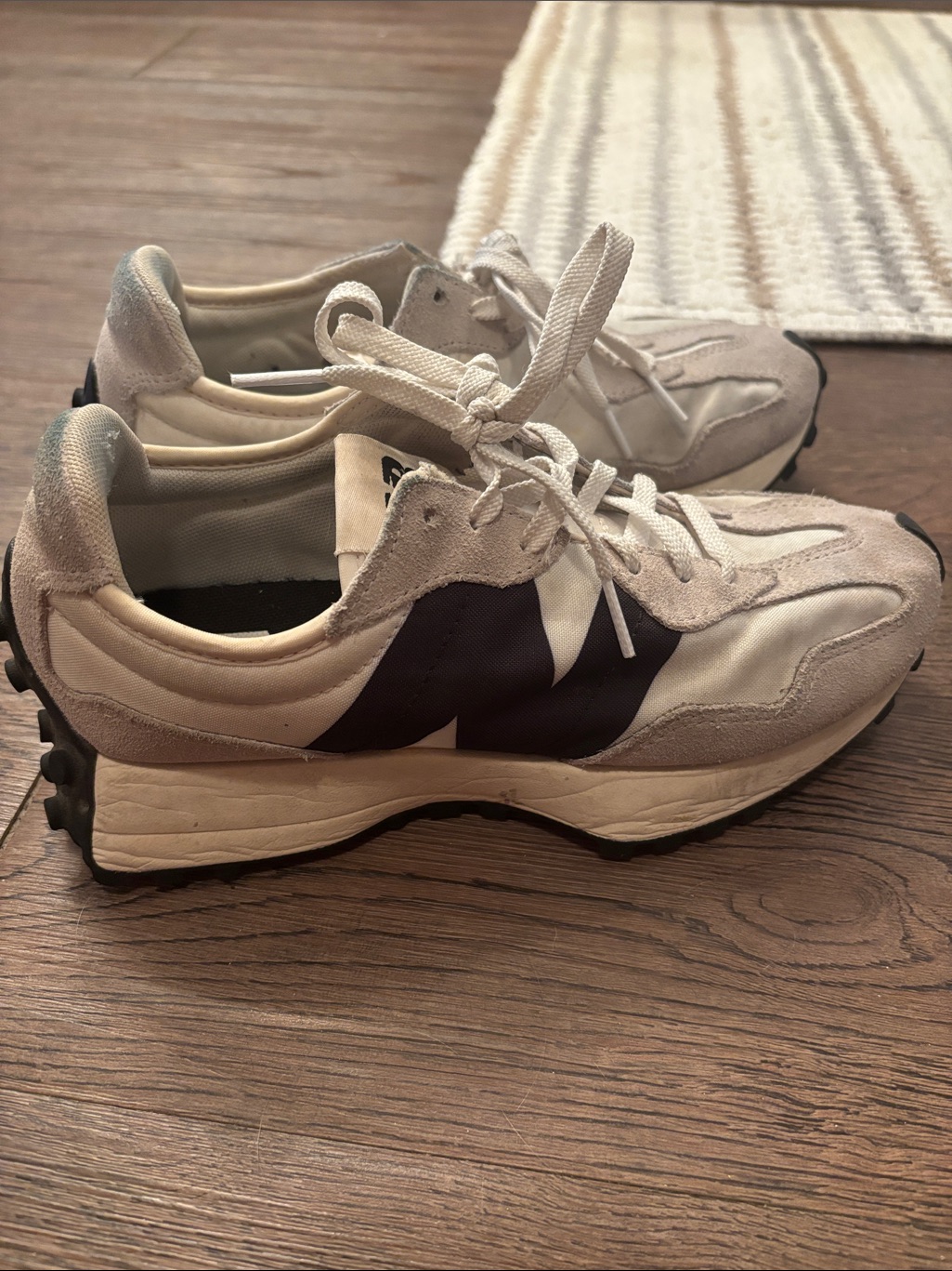 New Balance Women's Sneakers In Cream And Navy